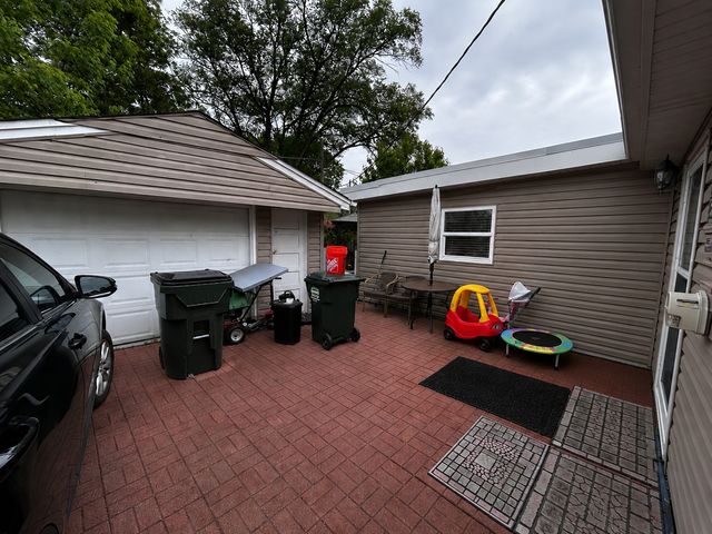324 N EMERALD Avenue, Mundelein, IL 60060