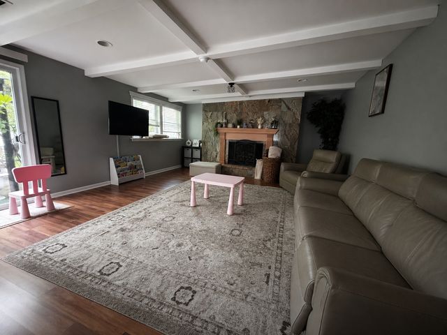 324 N EMERALD Avenue, Mundelein, IL 60060