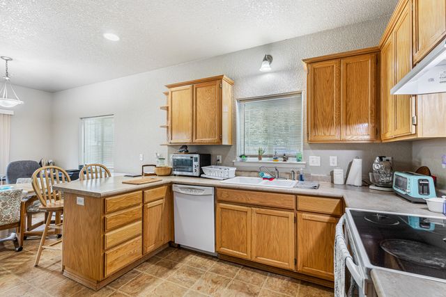 710 Northwood Drive, Medford, OR 97504