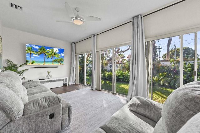 5160 Sabal Gardens Lane 1, Boca Raton, FL 33487