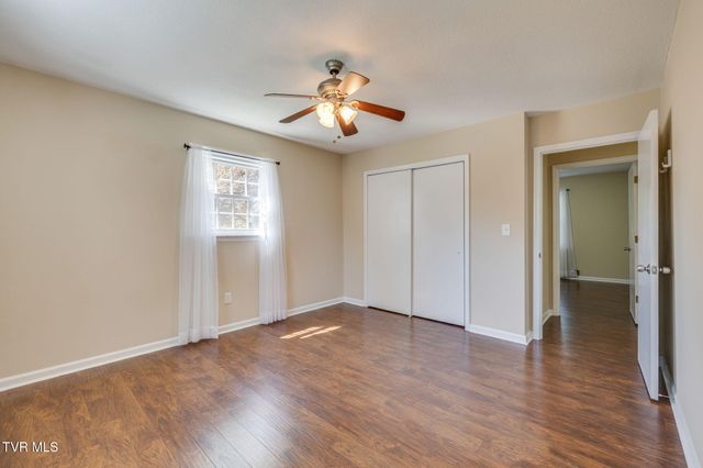 2106 Knob Creek Road, Johnson City, TN 37604