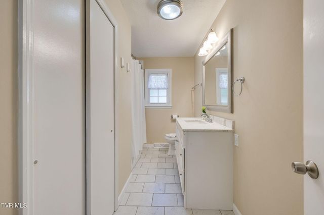 2106 Knob Creek Road, Johnson City, TN 37604