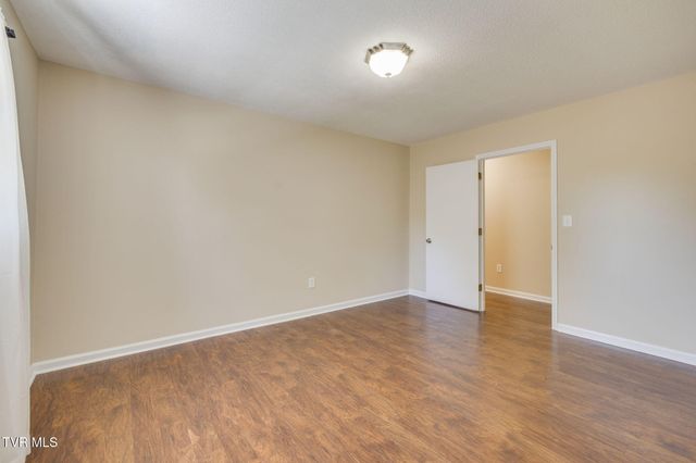 2106 Knob Creek Road, Johnson City, TN 37604