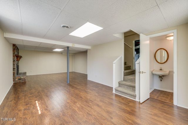 2106 Knob Creek Road, Johnson City, TN 37604