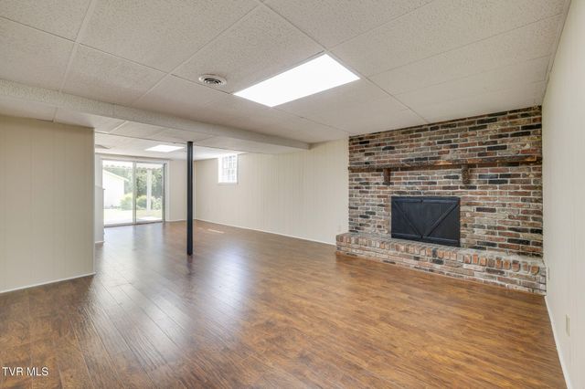 2106 Knob Creek Road, Johnson City, TN 37604