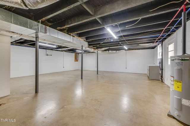 2106 Knob Creek Road, Johnson City, TN 37604