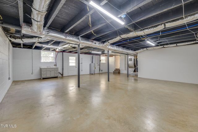 2106 Knob Creek Road, Johnson City, TN 37604