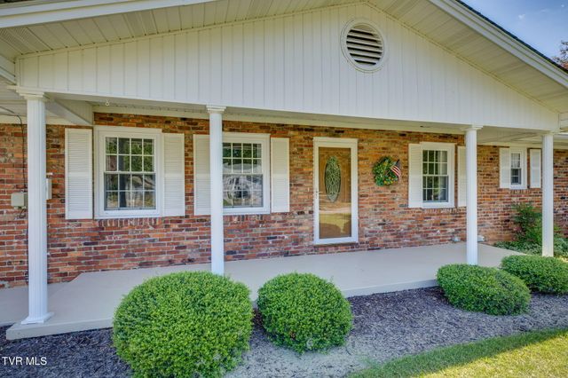 2106 Knob Creek Road, Johnson City, TN 37604