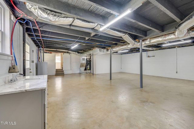 2106 Knob Creek Road, Johnson City, TN 37604