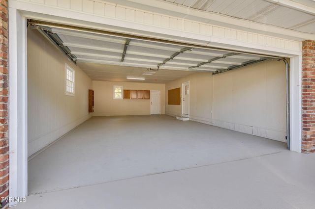 2106 Knob Creek Road, Johnson City, TN 37604