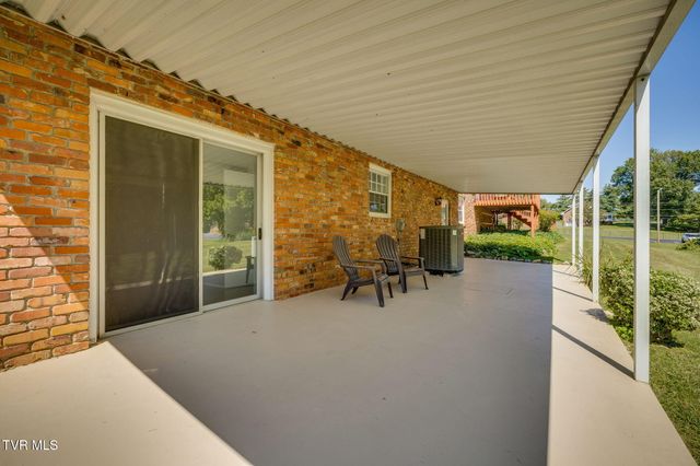 2106 Knob Creek Road, Johnson City, TN 37604