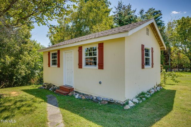 2106 Knob Creek Road, Johnson City, TN 37604