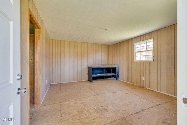 2106 Knob Creek Road, Johnson City, TN 37604