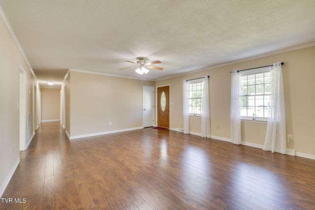 2106 Knob Creek Road, Johnson City, TN 37604