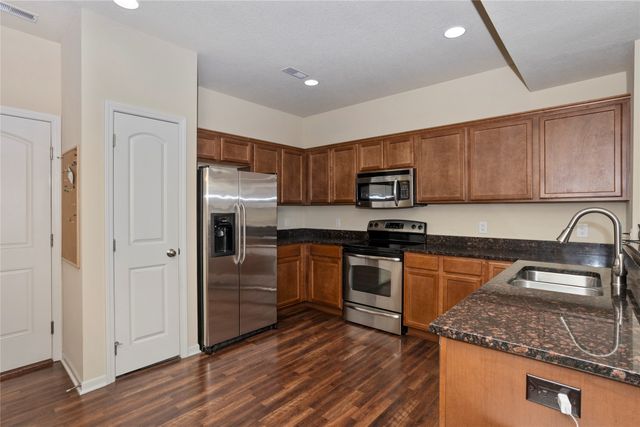 196 Cambridge Drive, West Des Moines, IA 50266