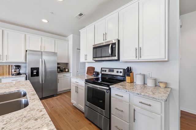 762 Stonegate Road, Chanhassen, MN 55317