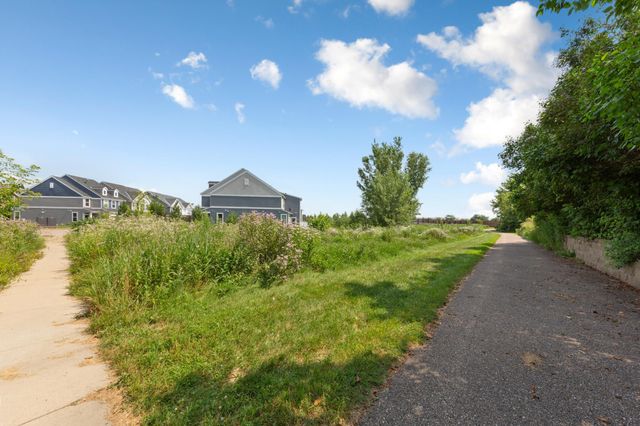 762 Stonegate Road, Chanhassen, MN 55317