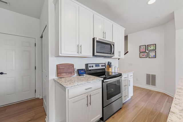762 Stonegate Road, Chanhassen, MN 55317