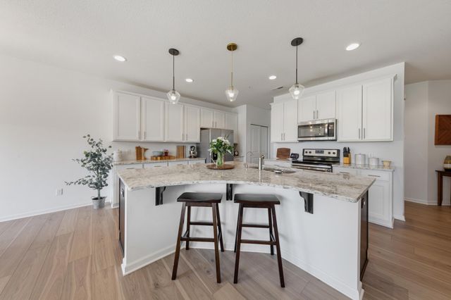 762 Stonegate Road, Chanhassen, MN 55317