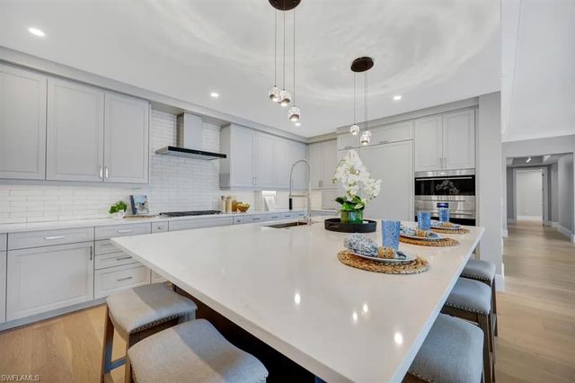 1130 3RD AVE S 512, Naples, FL 34102