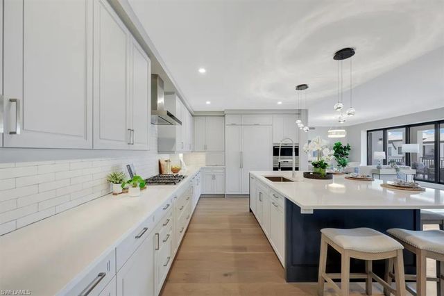 1130 3RD AVE S 512, Naples, FL 34102