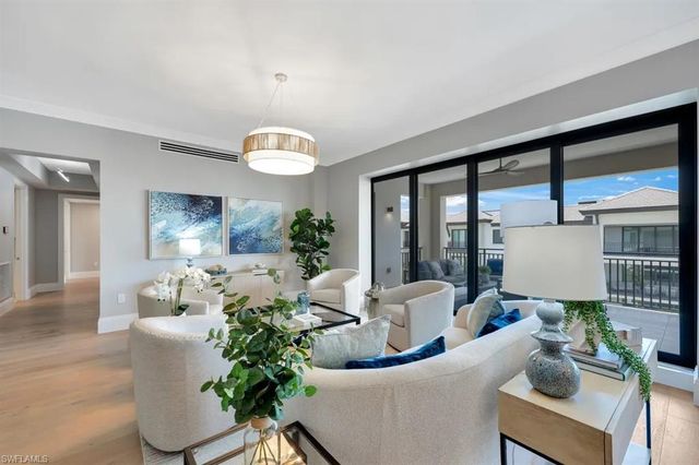1130 3RD AVE S 512, Naples, FL 34102