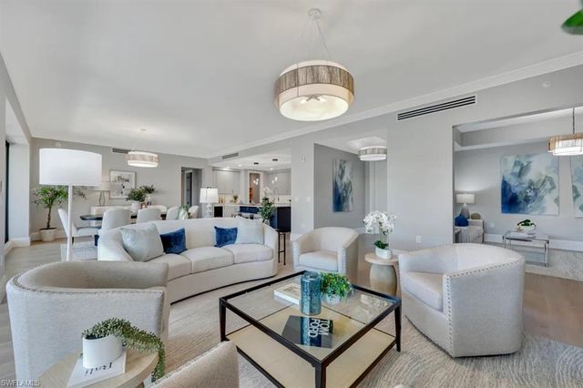 1130 3RD AVE S 512, Naples, FL 34102