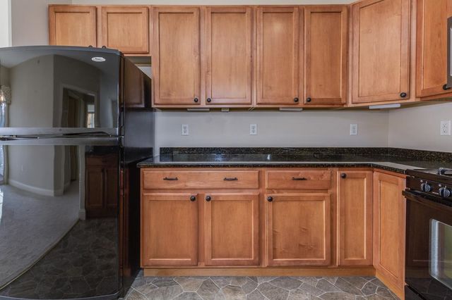 14 Carriage Way Unit 5, Manchester, NH 03102