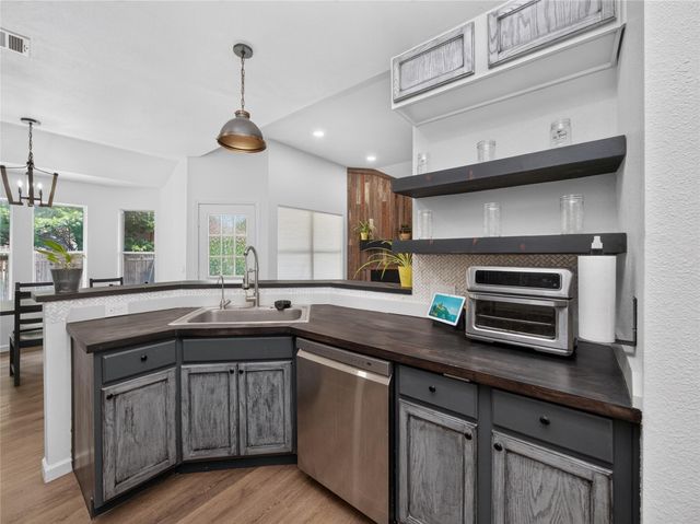105 Dogwood DR, Georgetown, TX 78626