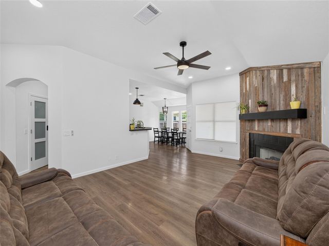 105 Dogwood DR, Georgetown, TX 78626