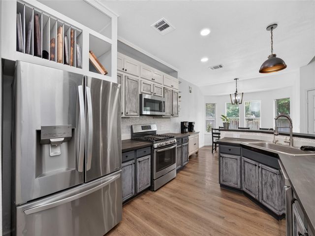 105 Dogwood DR, Georgetown, TX 78626