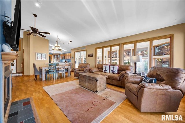 163 BRIARWOOD Place, Dahinda, IL 61428