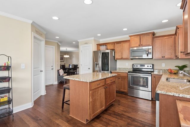 202 Hickory Pointe Dr, Lebanon, TN 37087