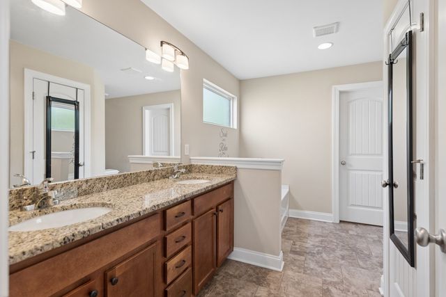 202 Hickory Pointe Dr, Lebanon, TN 37087