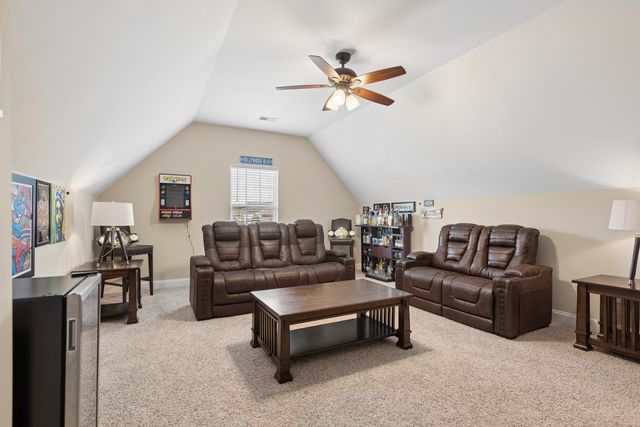 202 Hickory Pointe Dr, Lebanon, TN 37087