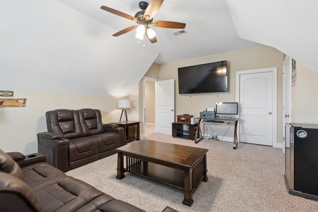 202 Hickory Pointe Dr, Lebanon, TN 37087