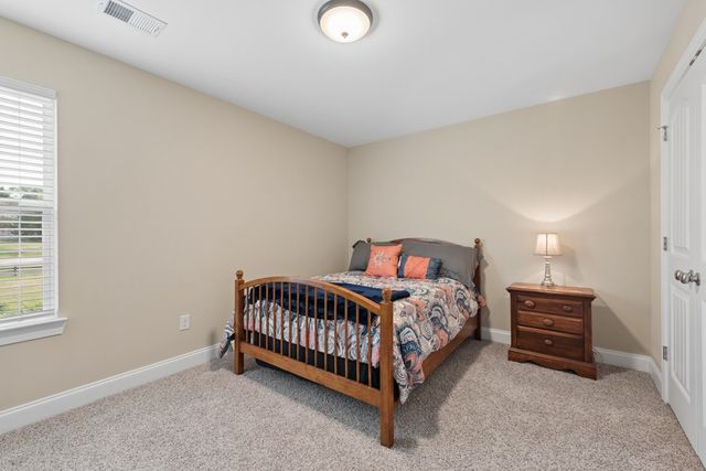 202 Hickory Pointe Dr, Lebanon, TN 37087
