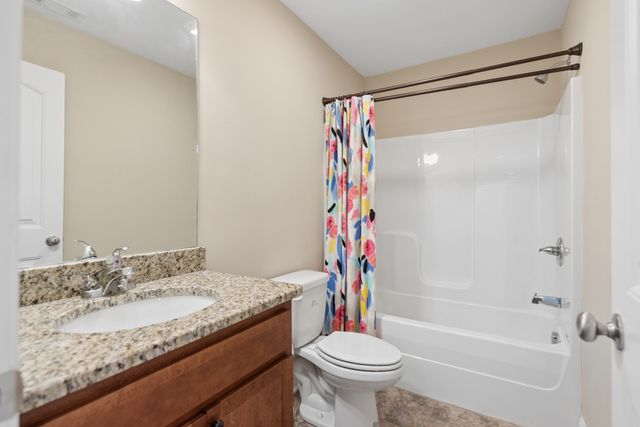 202 Hickory Pointe Dr, Lebanon, TN 37087