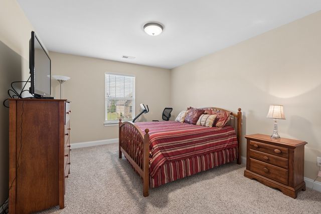 202 Hickory Pointe Dr, Lebanon, TN 37087