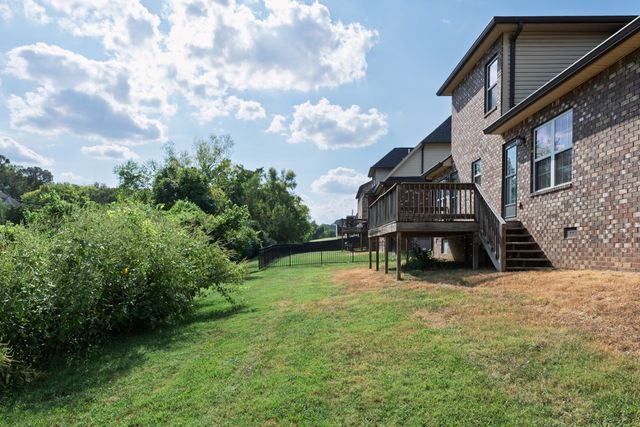 202 Hickory Pointe Dr, Lebanon, TN 37087