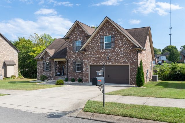 202 Hickory Pointe Dr, Lebanon, TN 37087