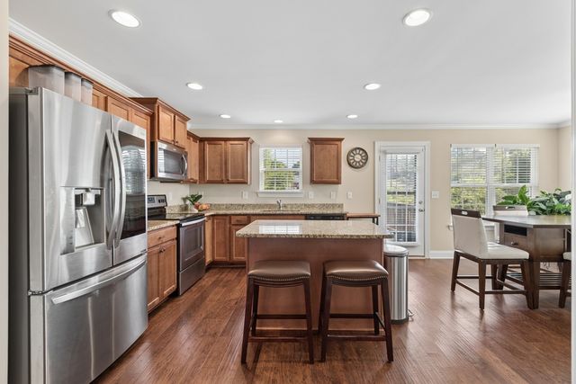 202 Hickory Pointe Dr, Lebanon, TN 37087