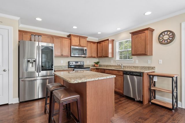 202 Hickory Pointe Dr, Lebanon, TN 37087