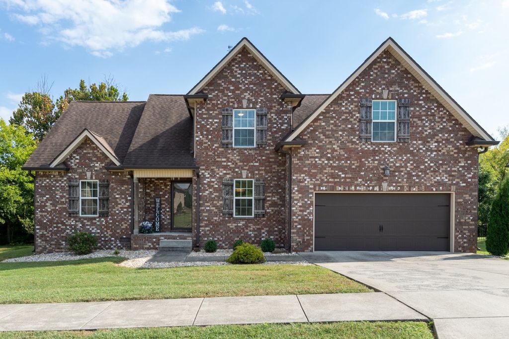 202 Hickory Pointe Dr, Lebanon, TN 37087