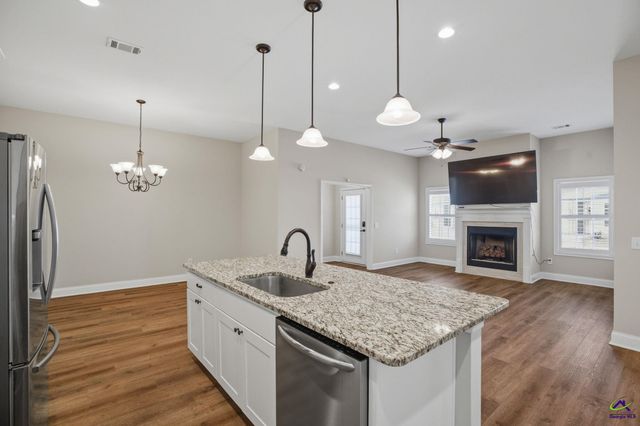 468 Nandina Court, Warner Robins, GA 31088