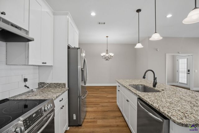 468 Nandina Court, Warner Robins, GA 31088