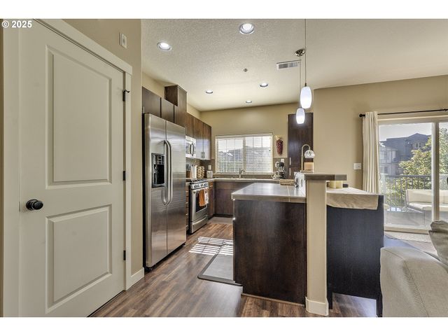 7959 Ne ROCKNE Way, Hillsboro, OR 97006