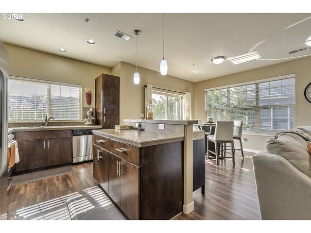 7959 Ne ROCKNE Way, Hillsboro, OR 97006