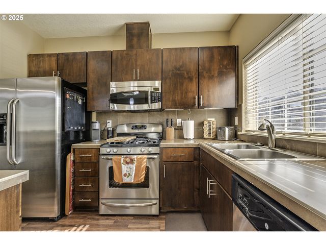 7959 Ne ROCKNE Way, Hillsboro, OR 97006