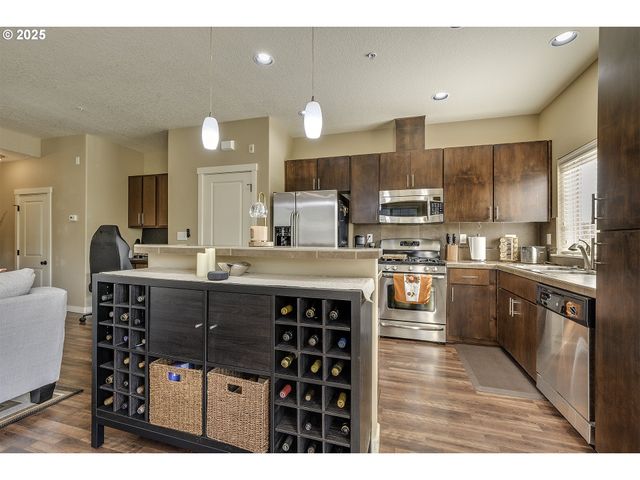 7959 Ne ROCKNE Way, Hillsboro, OR 97006